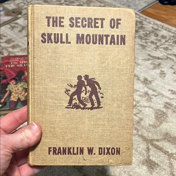 Hardy Boys and Alfred Hitchcock Mystery Book Set - Picture 11 of 17